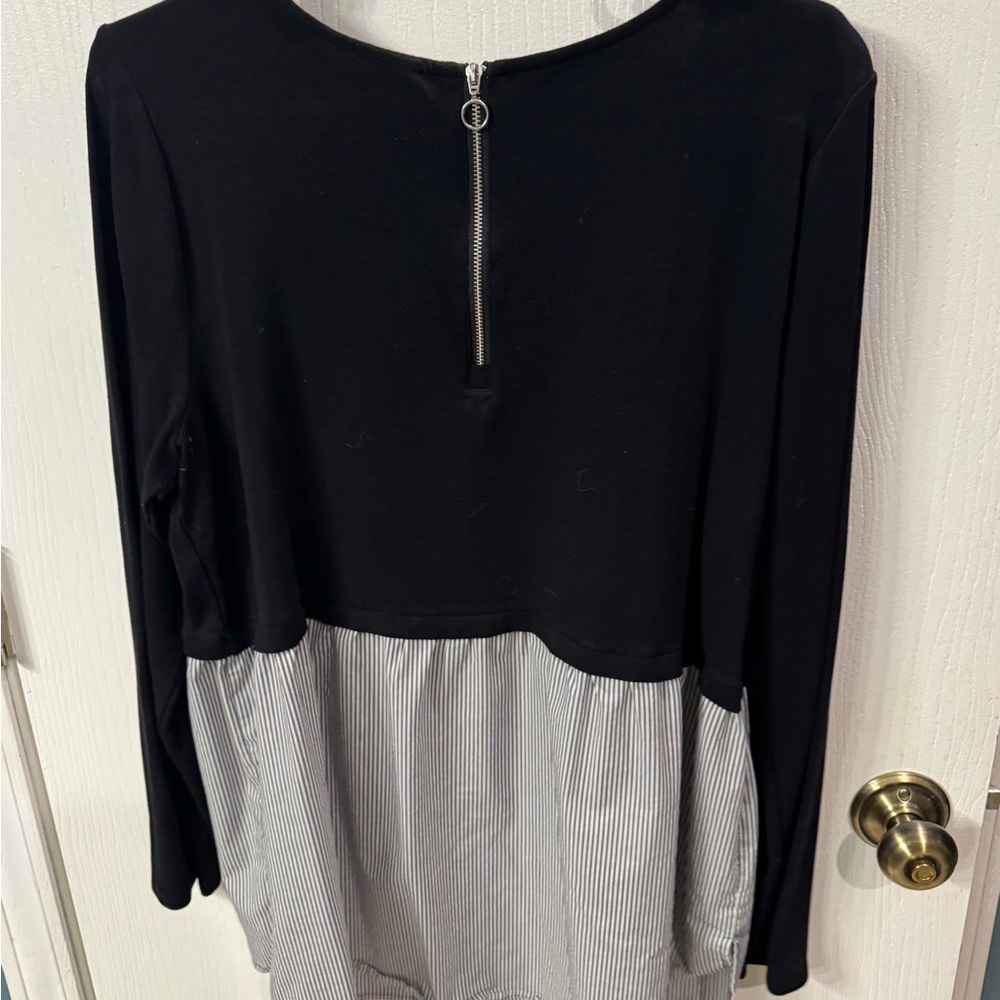Black and White Striped maternity top - Picture 4 of 5